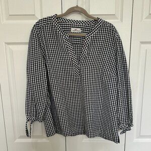 Vineyard Vines Black and White Gingham Savannah Popover Top